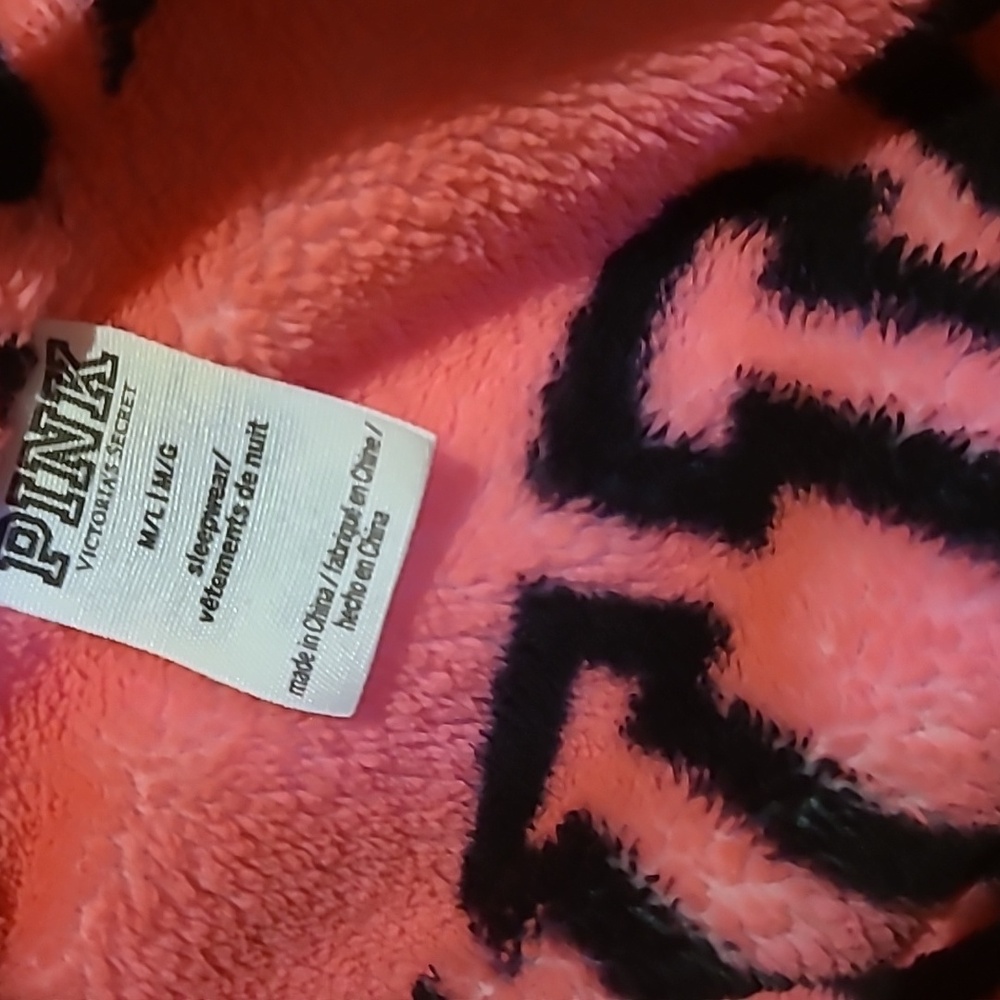 Pink Robe - Picture 2 of 3